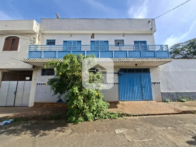 Casa para locação no bairro Umuarama