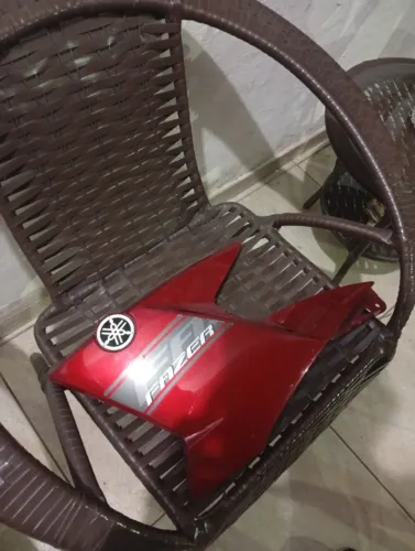 Vendo aba lateral esquerda do tanque da fazer 250/2012 