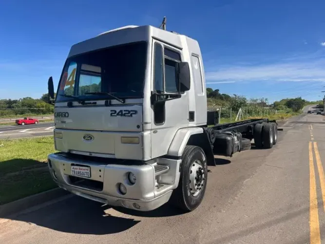 FORD CARGO 2422 6X2 CABINE LEITO -CHASSI -ANO 2004