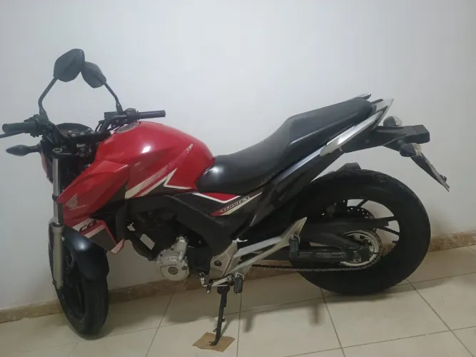Vende-se moto