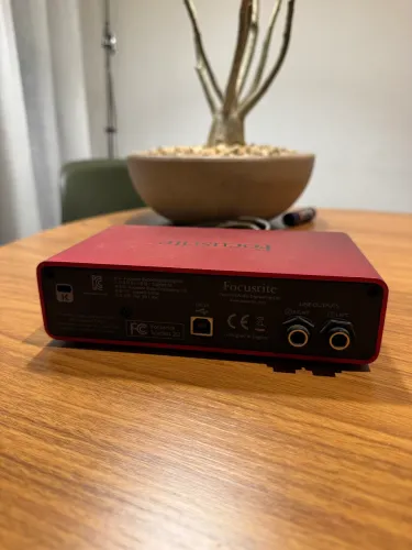 Interface de Audio Focusrite Scarlett 2i2 2nd Geração