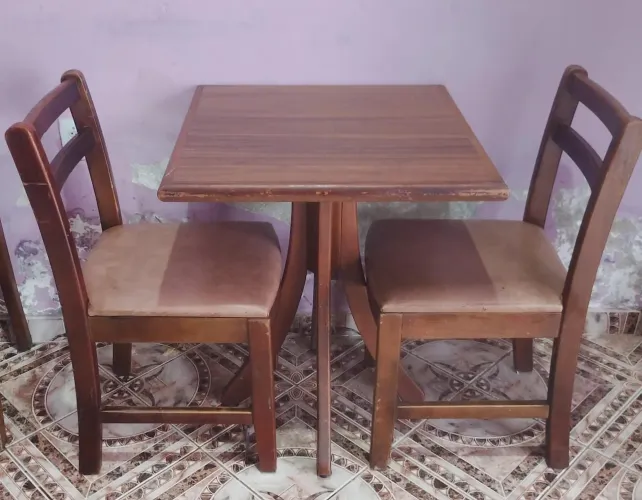 Conjunto de Mesa com 2 Cadeiras - Madeira