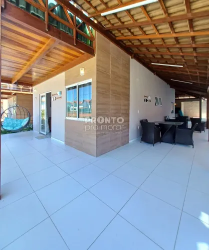 Casa de Condomínio com 5 quartos em Carneiros