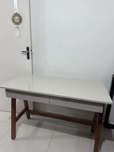 Mesa para quarto