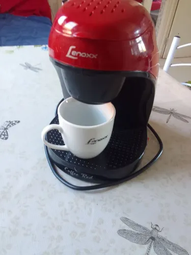 Vendo uma cafeteira funciona muito bem 110v só buscar em alvorada não entrego 