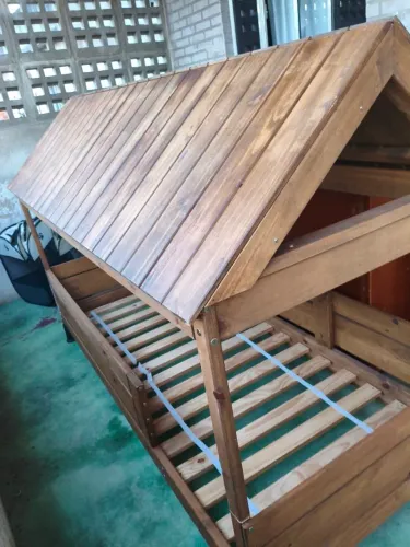 Vende-se cama infantil casinha 100%madeira