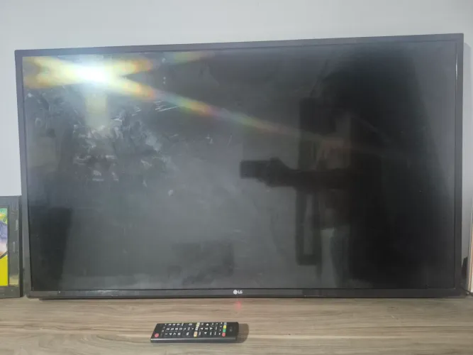 Vendo TV LG 43 POLEGADAS SMART.