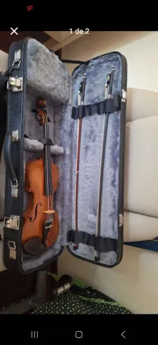 Vendo violino antigo e acessórios.