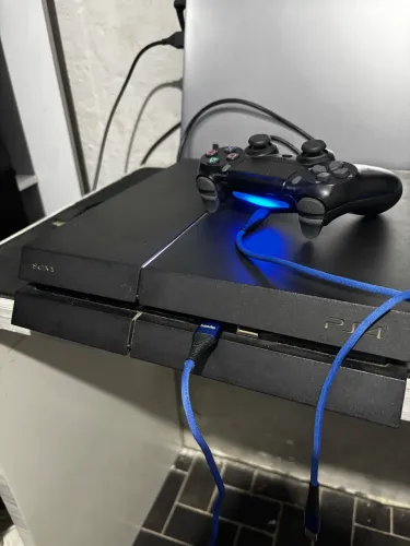 Ps4 com 4 jogos