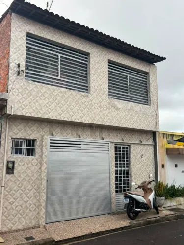 Vendo Casa de térreo com primeiro andar
