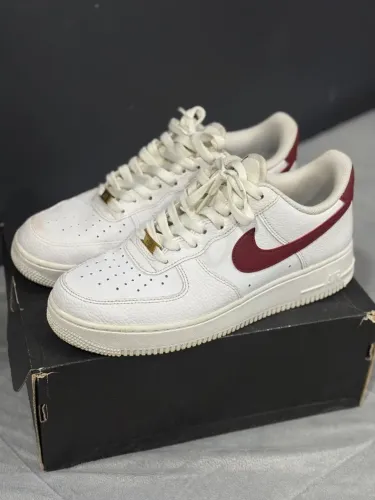 Tênis - AF1 Air Force 1 branco com detalhe dourado