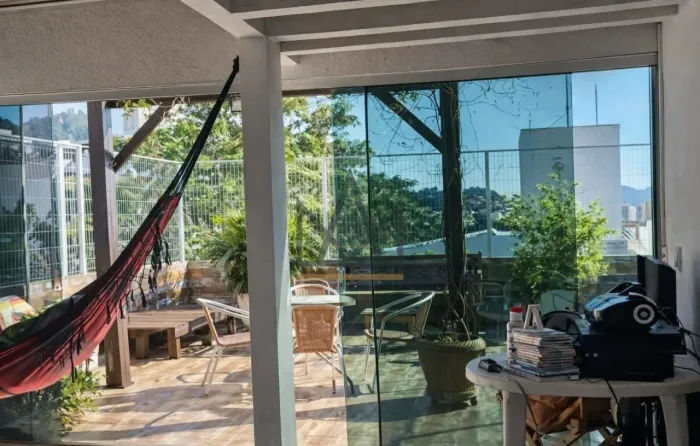 Cobertura na Carvoeira com 3 dormitórios e 154 m² privativos