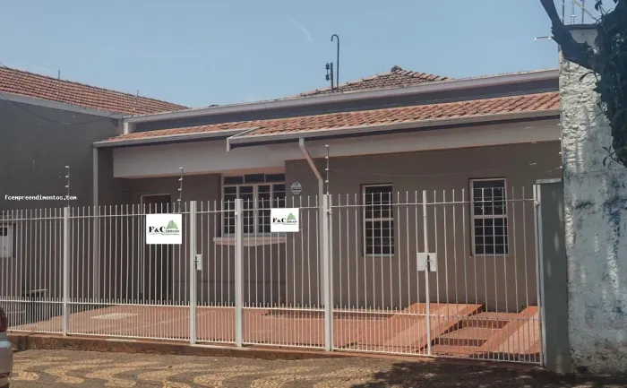 Casa para Venda em Cordeirópolis, Centro, 3 dormitórios, 1 banheiro, 2 vagas