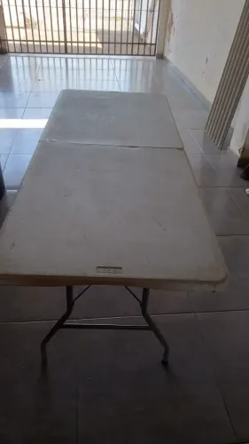 Mesa dobrável e tambor expositor