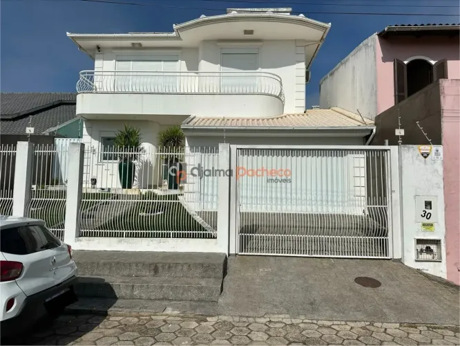Casa para Venda em Florianópolis, Balneário, 3 dormitórios, 3 suítes, 5 banheiros, 2 vagas