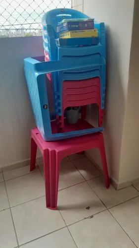 Mesas e cadeiras infantis novas