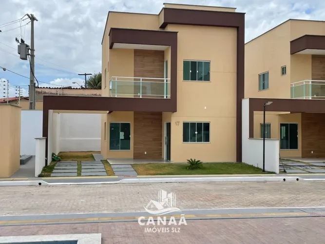 Vende-se Excelente Casa Duplex no Cond. Arco do Triunfo - 4 quartos - Nascente