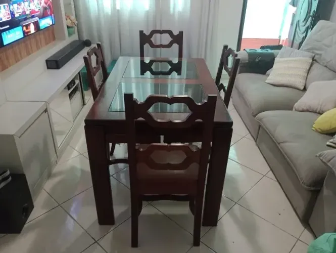 Mesa Madeira Maciça com 4 Cadeiras