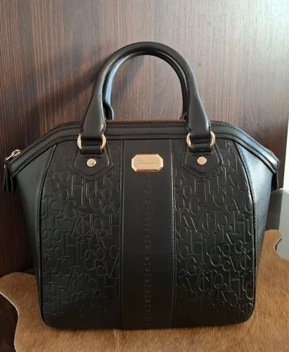 Bolsa Vitor Hugo 100% couro...2020. Sem marca visível de uso.  Linda bolsa.