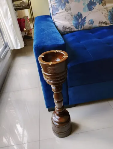 Cinzeiro de pedestal - Peça Decorativa Vintage em Madeira Maciça