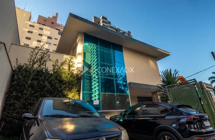 Casa para alugar no Cambuí ideal para escola