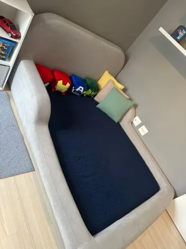 Cama casal montessoriana