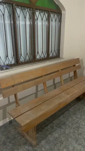 VENDO BANCO DE MADEIRA MACIÇA ?