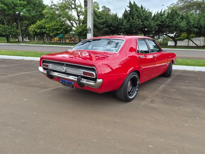 Ford Maverick Super Luxo Sedan 6 Cilindros 12V Gasolina 4P Manual 1974