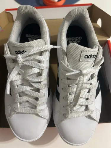 Tênis Adidas
