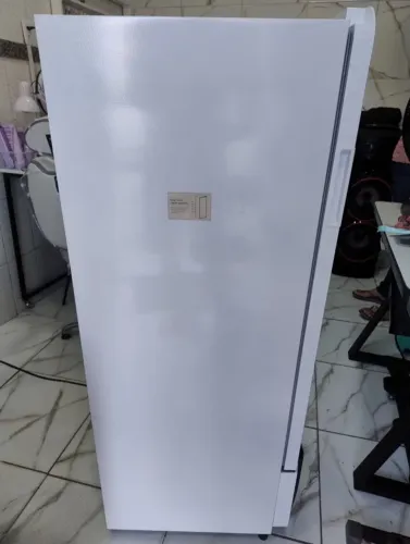 Vendo frizzer vertical 210 litros 220v.
