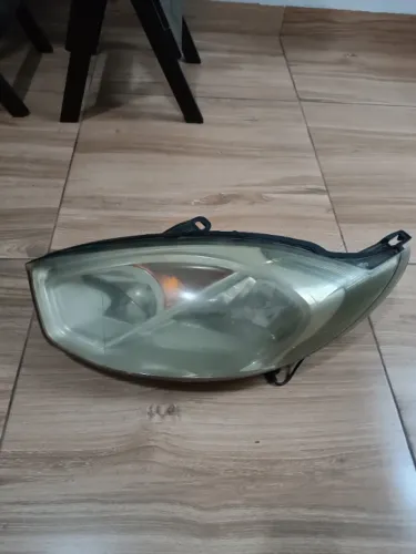 Par de farol Ford Fiesta 2014