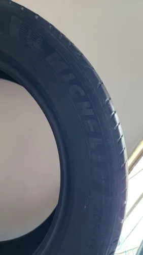 Pneu 205/55R16 em bom estado