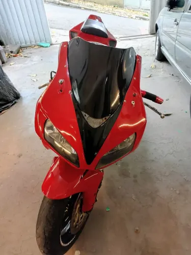 CBR 1000RR Fire-Blade VENDO OU TROCO POR CARRO
