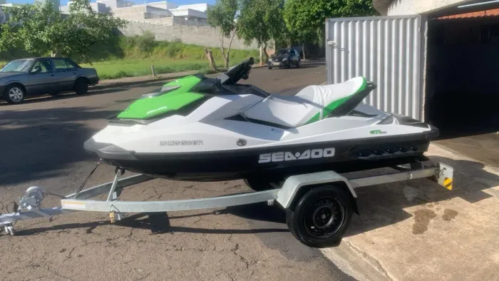 Jet ski seadoo gti 130