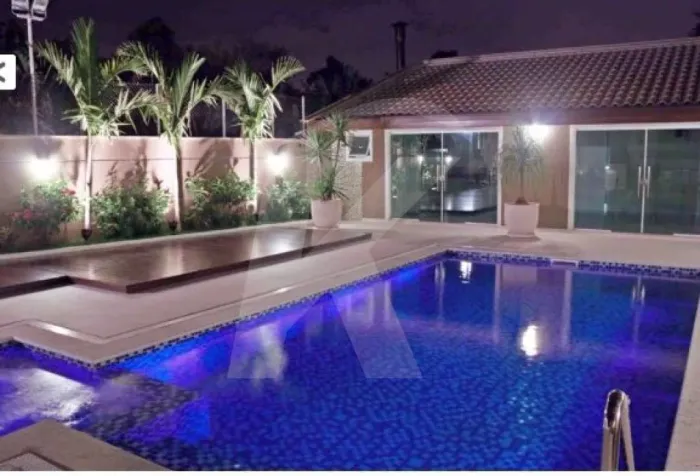 Caca em condomínio de alto padrão com 4 dormitórios, 4 vagas e piscina.