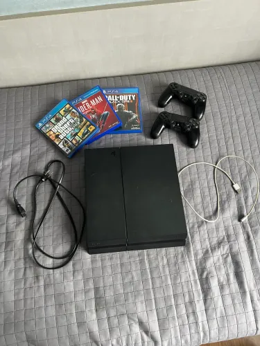 Playstation 4 + 2 controles + 3 jogos