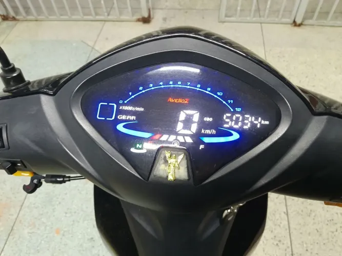 Avelloz  82 99398- 0450