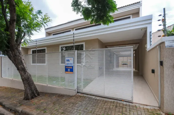 Casa ampla com piscina à venda no Conjunto Libra - Foz do Iguaçu/PR