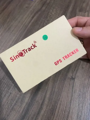 Rastreador SinoTrack para carros ou motos.