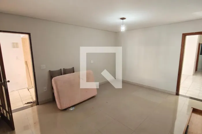 Casa à Venda - Taboão, 2 Quartos, 150 m2