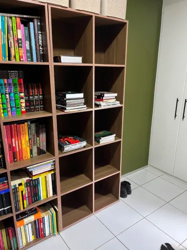Estante semi-nova, para livros