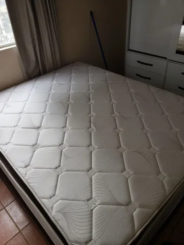 CAMA QUEEN EM PERFEITO ESTADO - PRATICAMENTE NOVA!