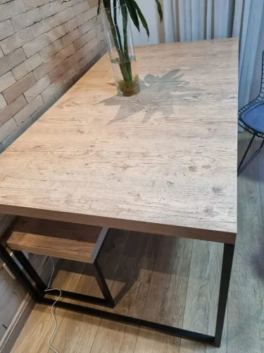 Mesa de Jantar e Banquetas Altas