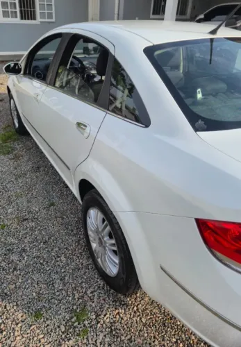 Fiat Linea Essence 1.8 Flex 16V 4P 2015