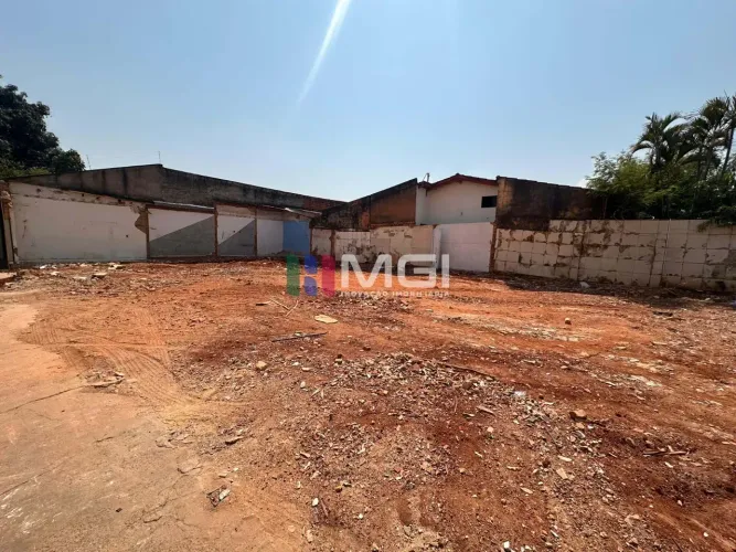 Lote de 315 m2 na Avenida Milão, atrás do terminal das Bandeiras, na Vila Alvorada. OPORTU