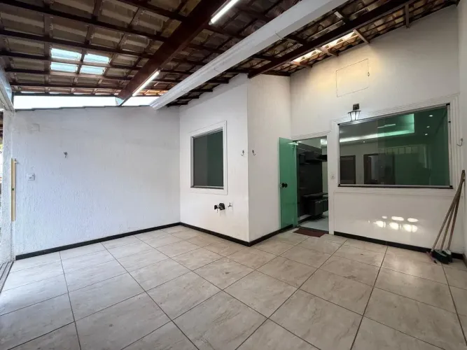 CASA EM CONDOMINIO 2 QUARTOS 1 VAGA
