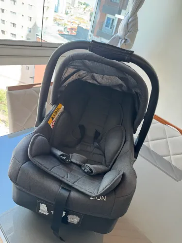 Bebê conforto Infanti com base veicular
