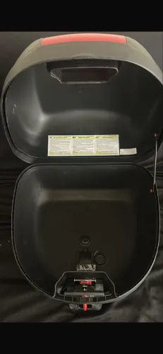 Vende se baú de moto