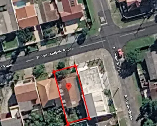 Terreno 384m² (12x32) no Xaxim com Casa de Alvenaria (não averbada)