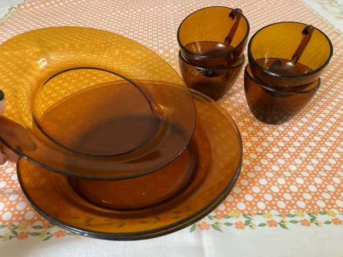 Pratos e xícaras Duralex âmbar 
